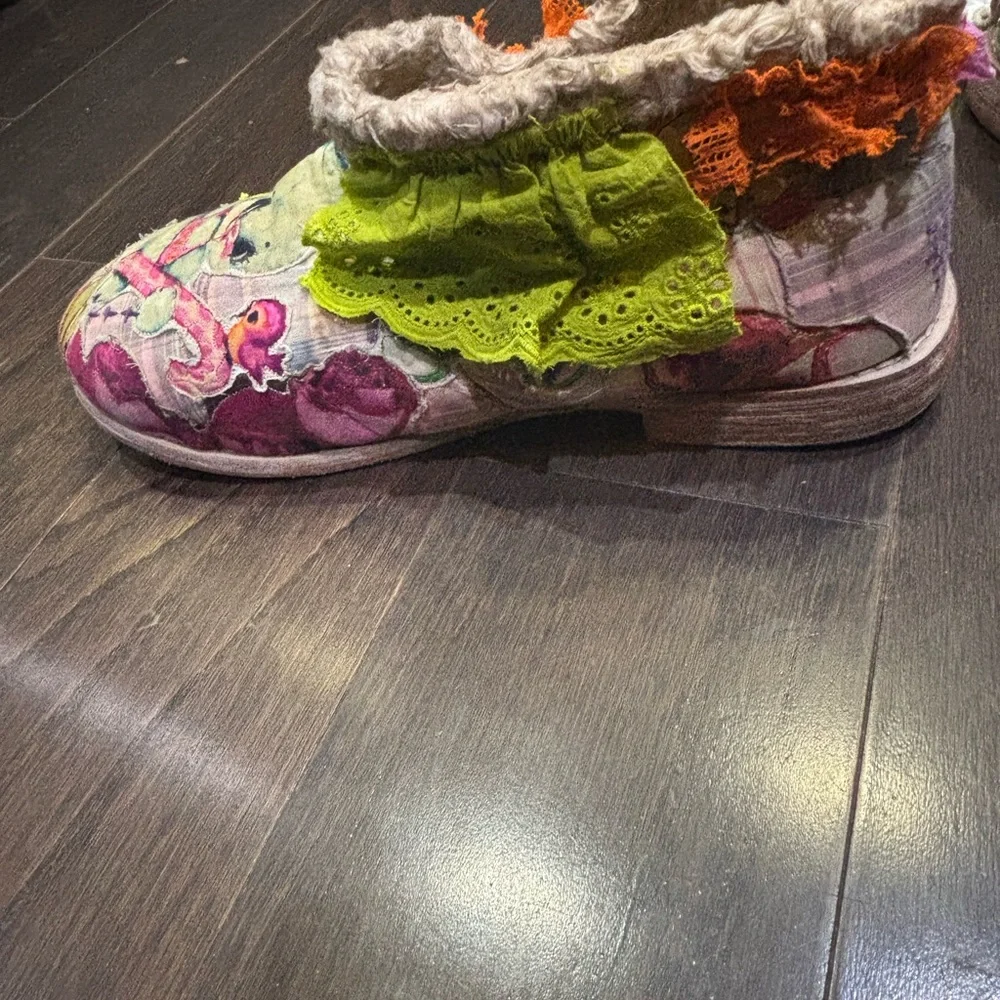 Magnolia Pearl Colorful Bunny Print Slippers. Pristine Condition, Never Worn - Picture 4 of 8